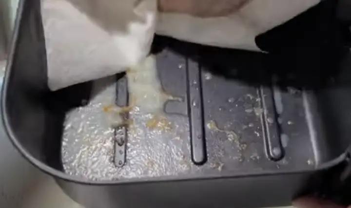 how to clean air fryer drip pan